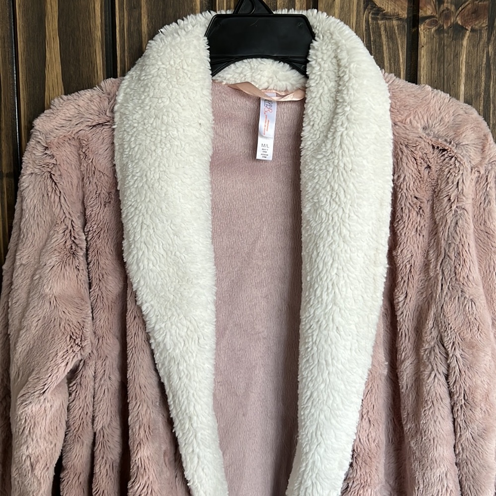 Fuzzy Robe 💖 - Picture 2 of 2